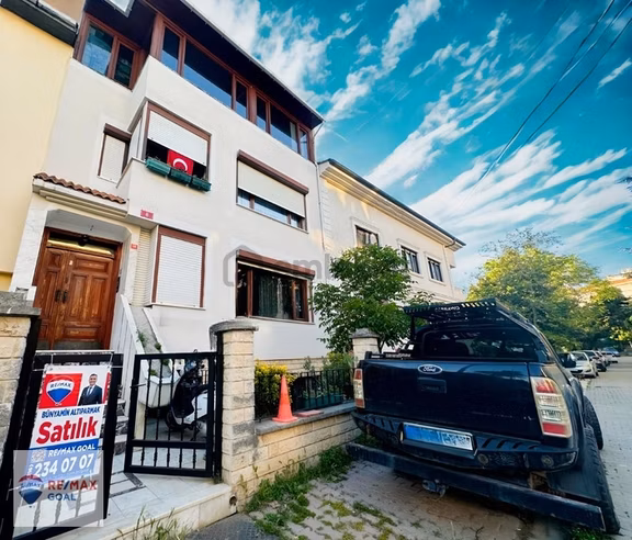 Koşuyolu Sabancı Sitesi Karşısı Geniş 2+1 Satılık Daire / Boştur 2