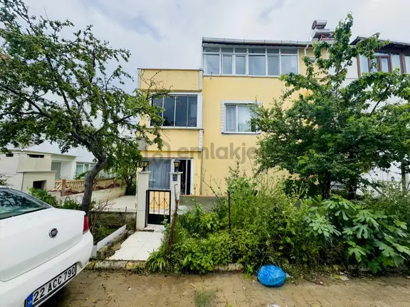 Gümüş Emlak'tan Eşyalı Satılık 1+1 Daire 1
