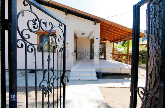 Urlada Deniz Manzaralı Kiralık Bahçeli Müstakil Ev 1