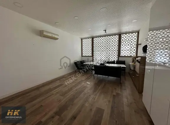 Uluç Mah. Mega Sitesi'nde 3 Katlı, 155m² Satılık Dükkan 2
