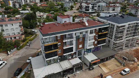 Tramvaya & Hastaneye Yürüme Mesafesinde Ana Cadde Üzeri 1