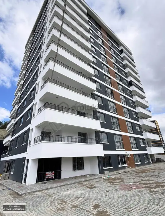 Kıbrısköy Mah Site İçinde 9.kat Giyinme Odalı 3+1 Satılık Daire 1