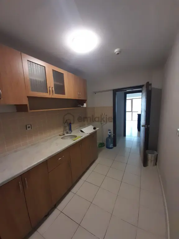 Strazburg Cad. Metro Yanı Kiralık Ofis 1