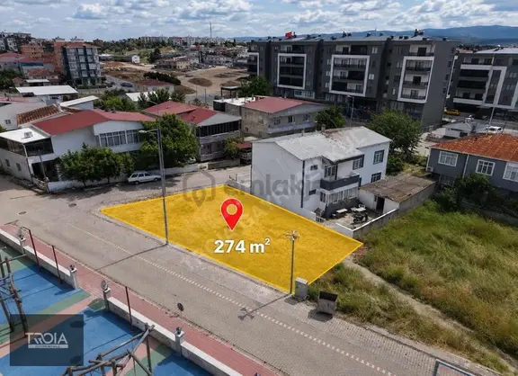 Ezine Camikebir Mahallesi Satılık 274 M² İmarlı Köşe Parsel 1
