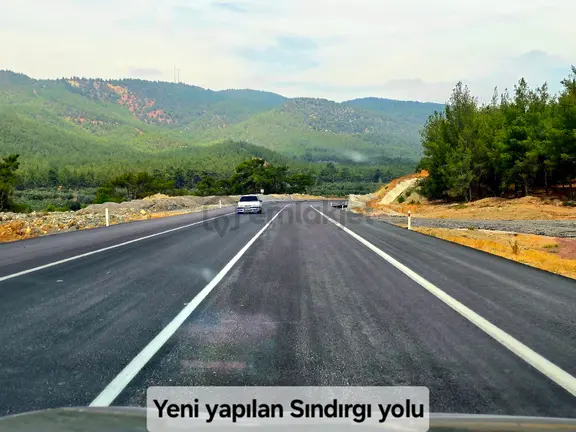 Balıkesir Sındırgı Osmanlarda Villa Bölgesi Asfalt Yola Sıfır Akarsulu 1440 M² Çok Uygun. Açıklamada 2
