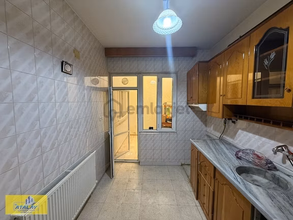 Öz Atalay Gayrimenkulden Çarşının Göbeginde 2+1 Dogalgazlı Daire 2