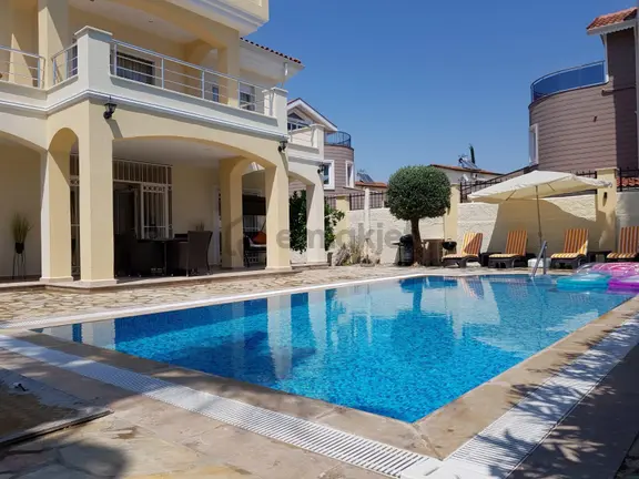 Günlük Kiralık Havuzlu Villa 3+1 Villa Marc 1
