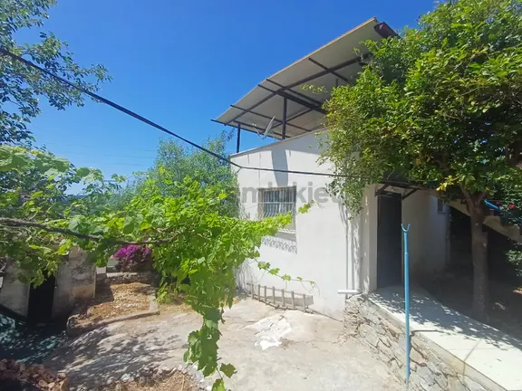 Kazıkli Mahallesinde Esyali Satilik 2+1 Köy Evi 1