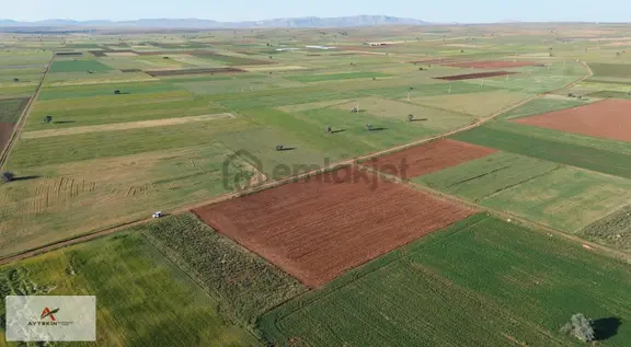 Akören Karahüyük Mahallesinde 1.952 M² Sulanır Tarla 2