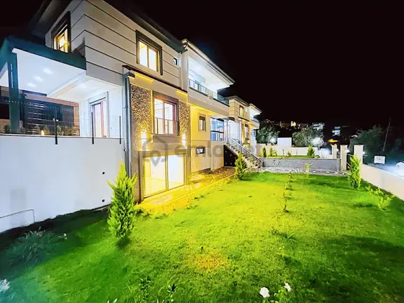 Avcı'dan 400m2 Arsa Tam Müstakil Deniz Manzaralı Villa 1