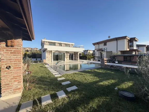 Avcı'dan 700m2 Arsa 6+1 Giriş Odalı Müstakil Havuzlu Villa 2