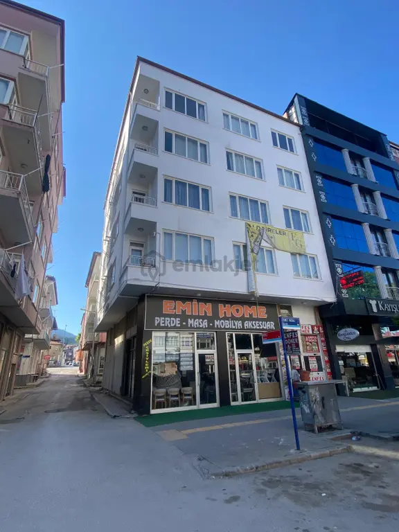 Burdur Merkezde Ticari Üniteleri Olan Satılık Yurt Binası! 2