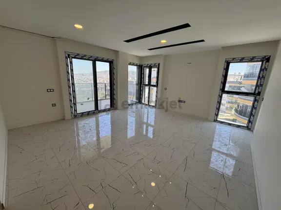 Kuşadasında Deniz Manzaralı 3+1 Geniş Ferah Kullanımlı Daire 2