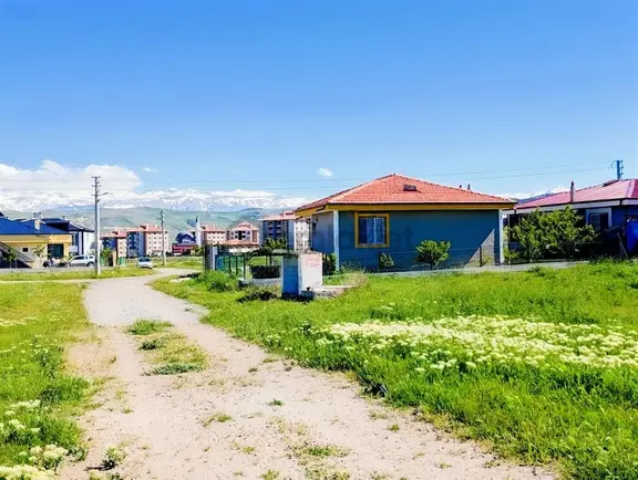 Doğalgazlı 400 M2 İmarlı Yaylalık Arsa Ulukışla 1. Toki'nin Yan 1