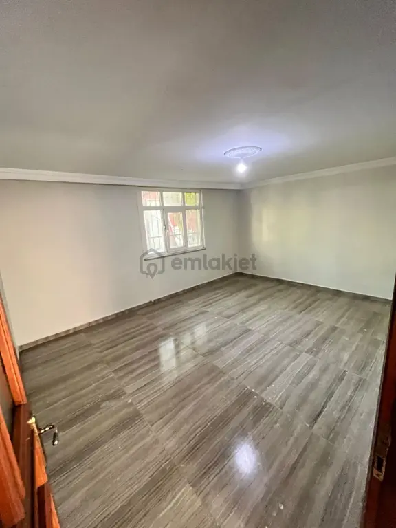 Mecidiye Mahallesinde Acil 65 M² Arsa Paylı Müstakil Daire 2