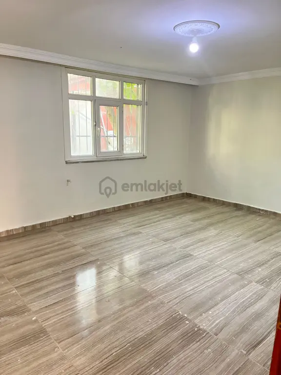 Mecidiye Mahallesinde Acil 65 M² Arsa Paylı Müstakil Daire 1