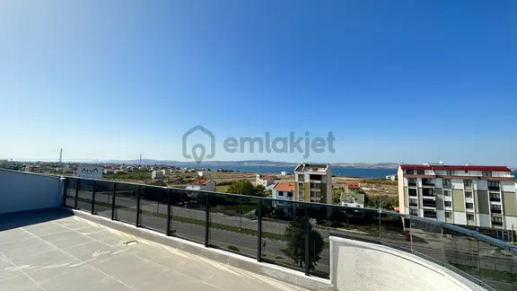Lapseki Çardak'ta Deniz Ve Köprü Manzaralı Satılık 2+2 Dublex 1