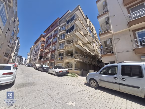 C. B. Route | Dikili Gazipaşa Mah. Merkezi Konumda Satılık Daire 1
