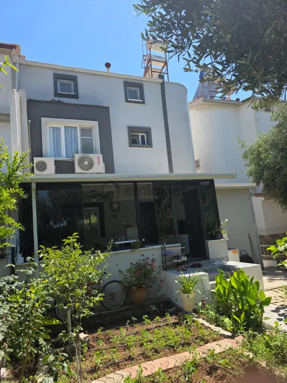 Denize Yürüme Mesafesinde Müstakil Bahçeli Villa 2