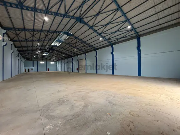 Karataş Caddesinde 1500 M2 Yüksek Tavanlı İşyeri/depo 2