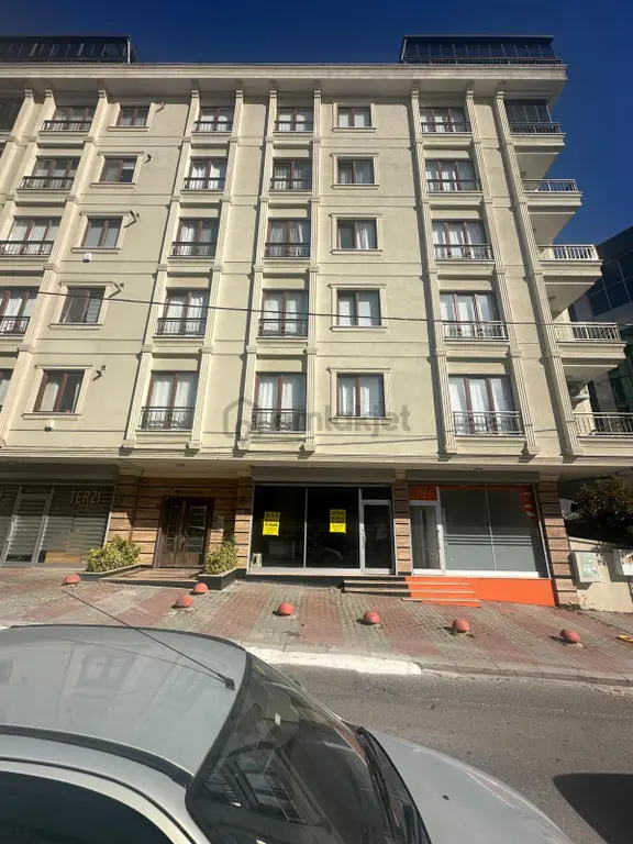 Çekmeköy Kirazlıderede Oldukça Kullanışlı Yeni Binada 60m2dükkan 2