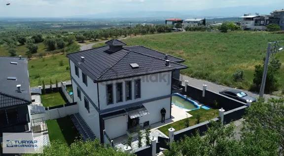 Manisa Şehzadelerde Müstakil Havuzlu Satılık Triplekex Villa 2