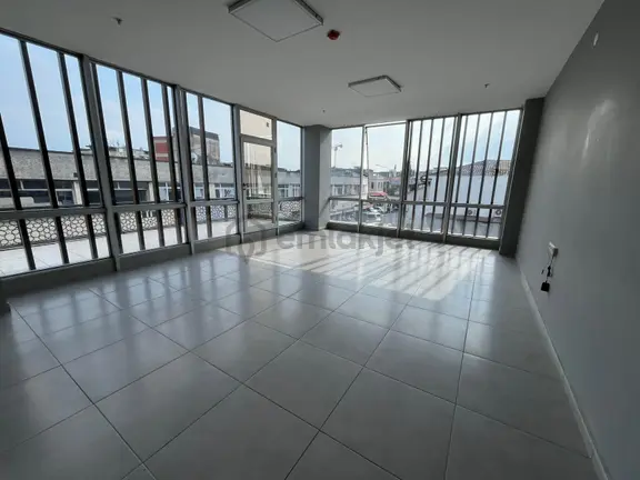 Remax Mavi'den Adapazarı Merkezde Kiralık Ofis 1