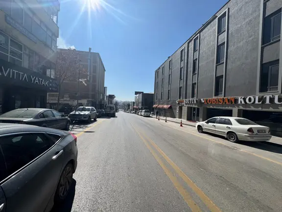 Sitelerde Altınay Caddesi Üzerinde 3 Katlı Komple Satılık Bina 1