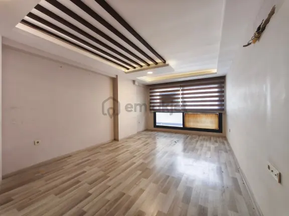 Kuşadası Merkezde, Adliyeye Yakın, Taşıt Trafiği Olan Sokakta Ofis Olarak Kiralık Daire... 2