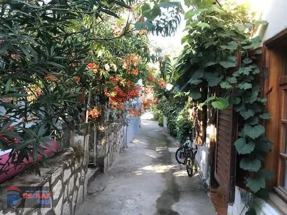 Re/max İnci'den Marmara Adası Çınarlı Mah. Satılık Müstakil Ev Ve Bahçesi 1