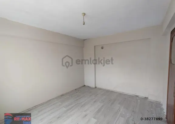Re/max İnci'den Kuvayi Milliye Mah. Satılık 3 Katlı Komple Bina 2