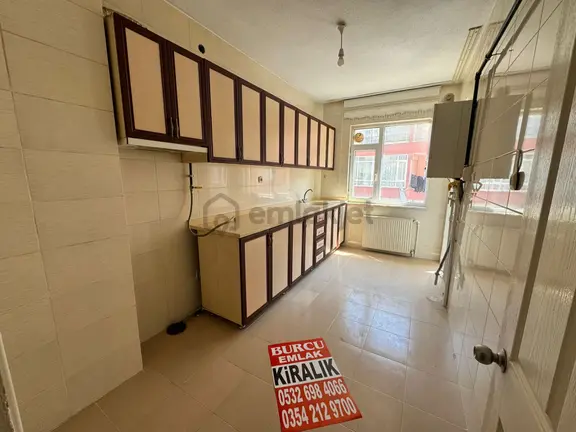 Merkez De 3+1 Kiralık Daire İsteyenlere***burcu Emlaktan*** 2