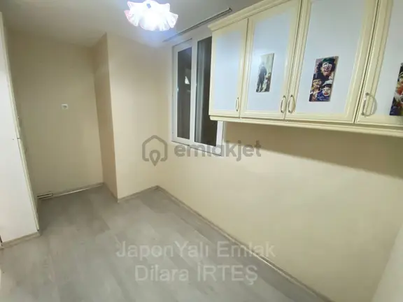 Küçükyalıda Deniz Manzaralı Ara Kat Satılık Daire 2