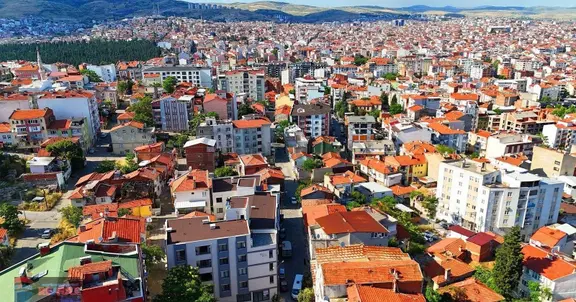Re/max İnci'den Saat Kulesi Civarı Satılık Dükkan 2