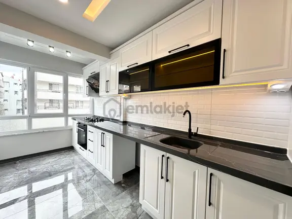 ꧁ay Emlaktan꧂akçay Merkezde Denize 300 Mt Ön Cephe Arakat İçi Komple Yapılı Satılık 2+1 Lüks Daire 1