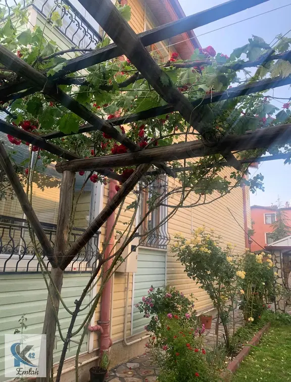 5+1villa 80 M2 Bahçesi Var Konumu Güzel Yerde 2