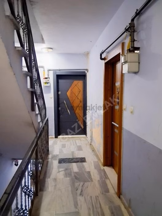 ""gazi Emlak""hastane Yakını 2+1 Köşe Arakat 95 M Dükkan Üstü 1
