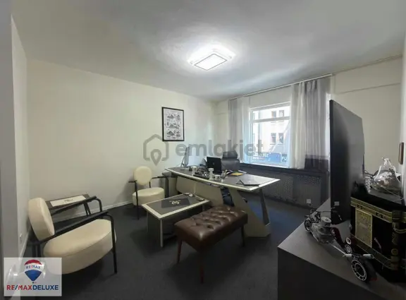 İzmit Merkezde 1. Kat Ofis İşletmelerine Uygun Kiralık 3+1 Daire 1