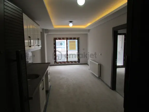 Torbalı Ayrancılarda Barışmanço Caddesi Üzerinde Sıfır Bina Ön Cephe 1+1 Satılık Daire 1