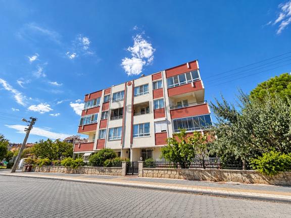 ▀güç'ten Akçayda Denize Yakın Müstakil Tadında Çok Şık 2+1 Daire 1