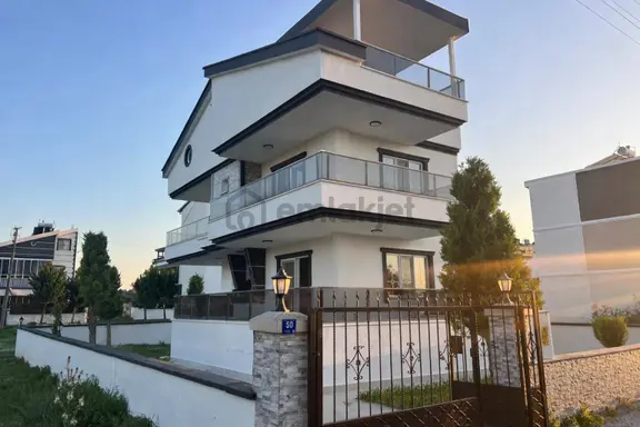 Didim Yeşilkent'te Satılık 4+1 Ayrı Mutfaklı Fırsat Villa 1