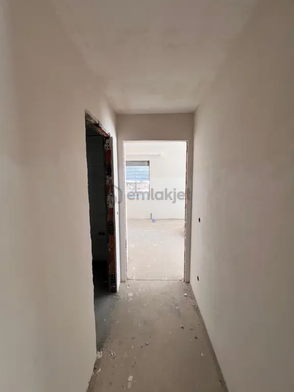 Kaçmaz'dan Küçükyalı Merkezi Konum'da Ön Cephe Teraslı Ferah 1+1 2