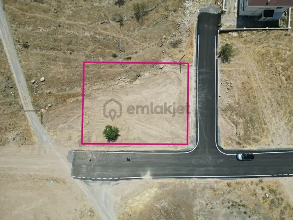 Öz Gaye Emlaktan Develi Gölemen Mevkiinde Satılık Köşe Başı Villa Parseli 2