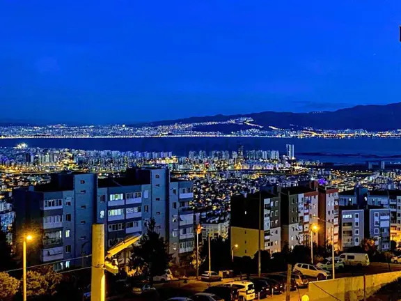 Çığlı Atatürk Mahallesı Panorama Denız Manzaralı 2+1 Satılık Kıracısız Daıre 2