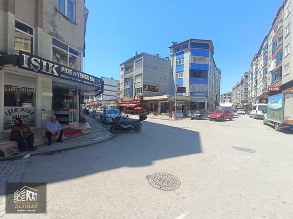 Batı Yaka Pazaryerinde Dükkan 1