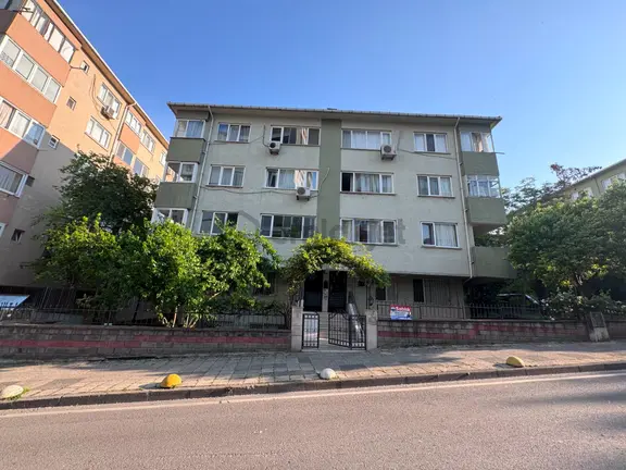 Merdivenköy Oray Sitesinde Satılık 2+1 Balkonlu Daire 1