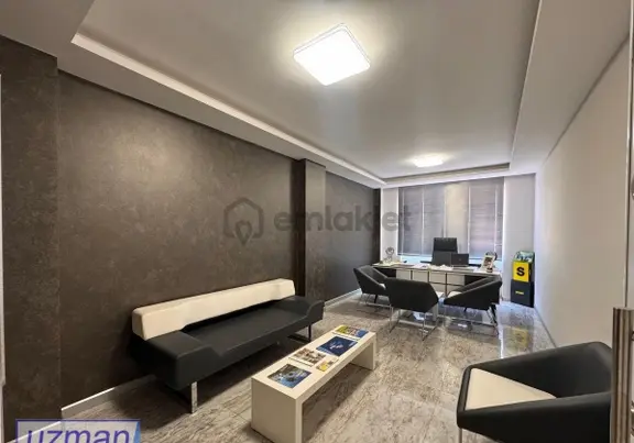 Kuşadası Merkezde Eşyalı Ofis 1