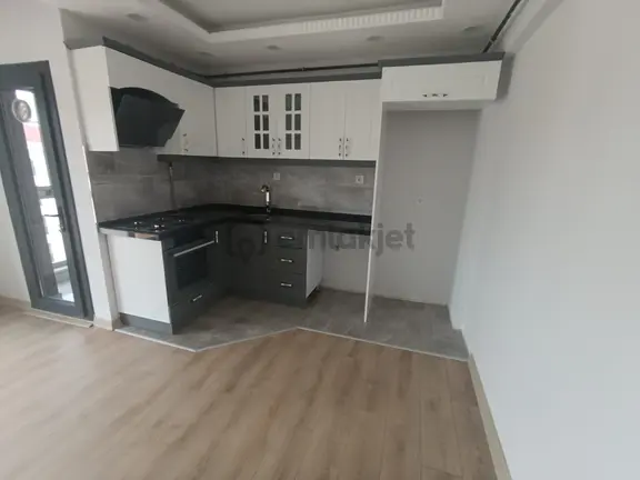 Remax Land'dan Emlaklarda Hürriyet Mahallesinde Kiralık 1+1(boş) 2