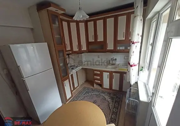 Re/max İnci'den Çarşı Merkezde Kiralık 2+1 Daire 1