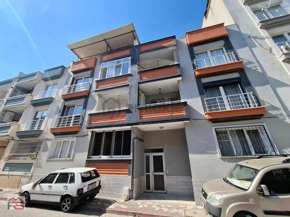 Akhisar Atatürk Pazar Pazarında Fahri Sertel Emlakta Kiralık 3+1 1